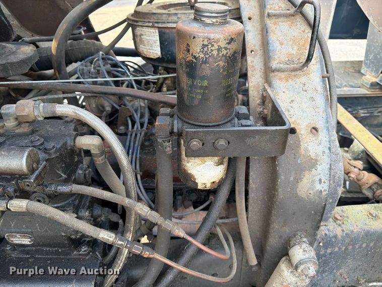 image for item FK3578 1979 International CO-1710B oil distributor truck