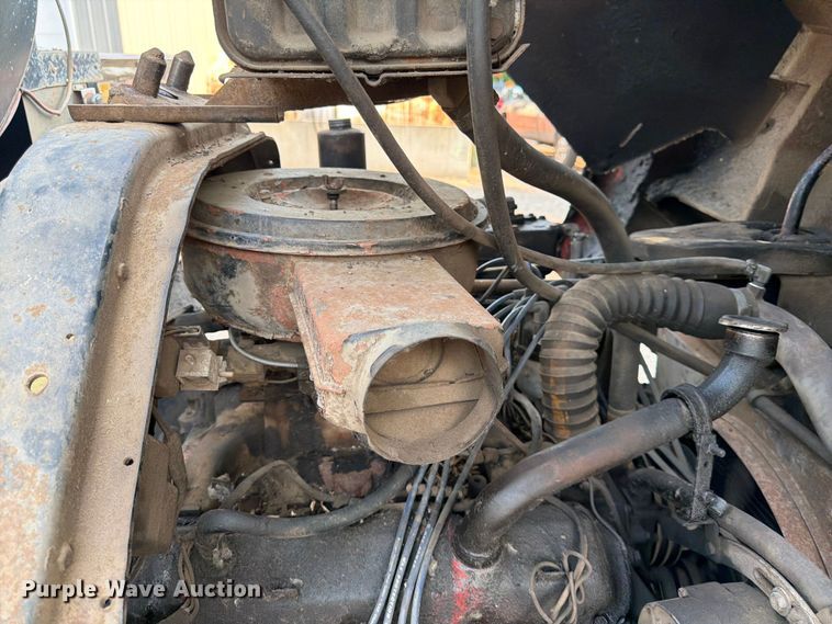image for item FK3578 1979 International CO-1710B oil distributor truck