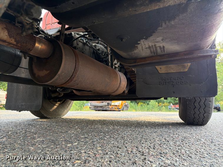 image for item FK3578 1979 International CO-1710B oil distributor truck