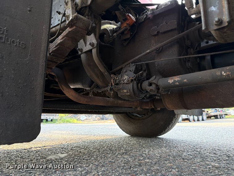 image for item FK3578 1979 International CO-1710B oil distributor truck