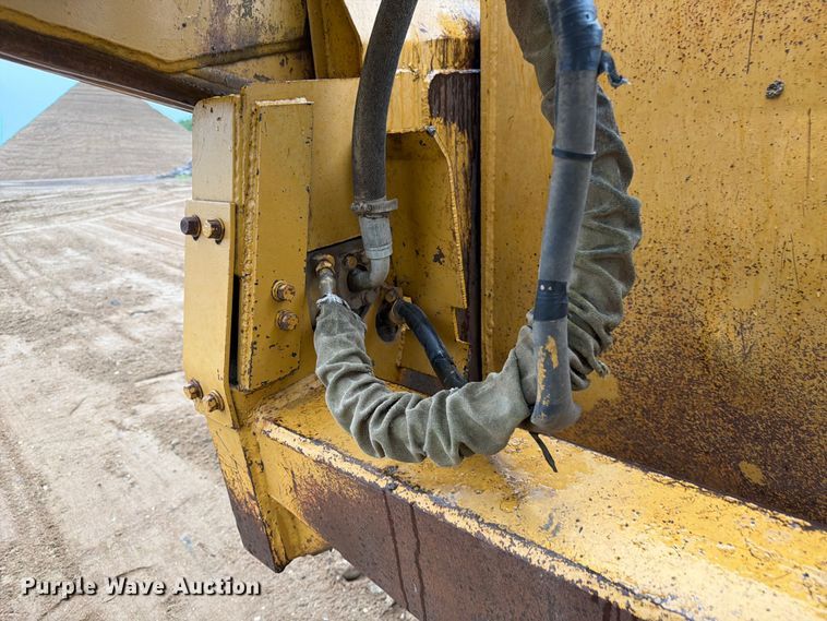 image for item FK3582 1976 Caterpillar 627B conventional scraper 