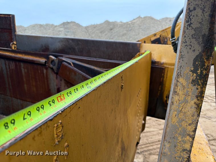 image for item FK3582 1976 Caterpillar 627B conventional scraper 