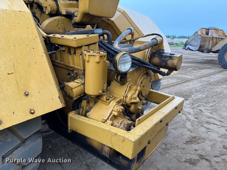 image for item FK3582 1976 Caterpillar 627B conventional scraper 