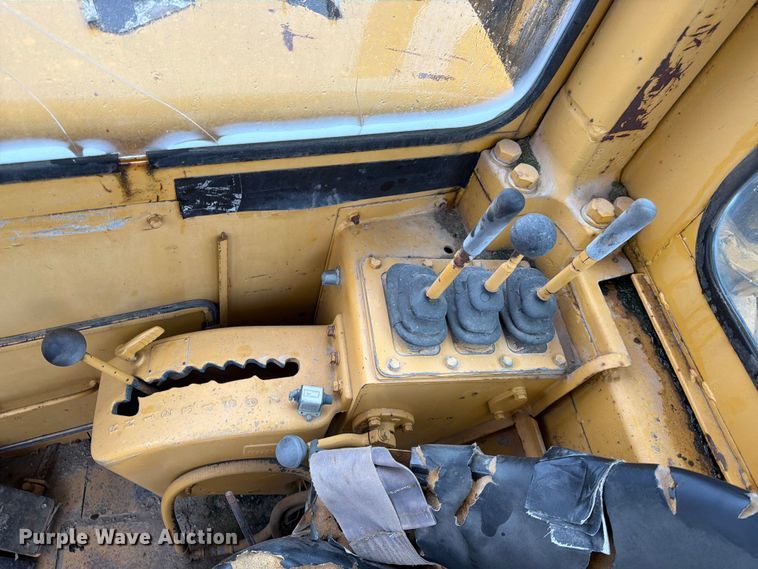 image for item FK3582 1976 Caterpillar 627B conventional scraper 