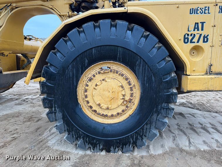 image for item FK3582 1976 Caterpillar 627B conventional scraper 