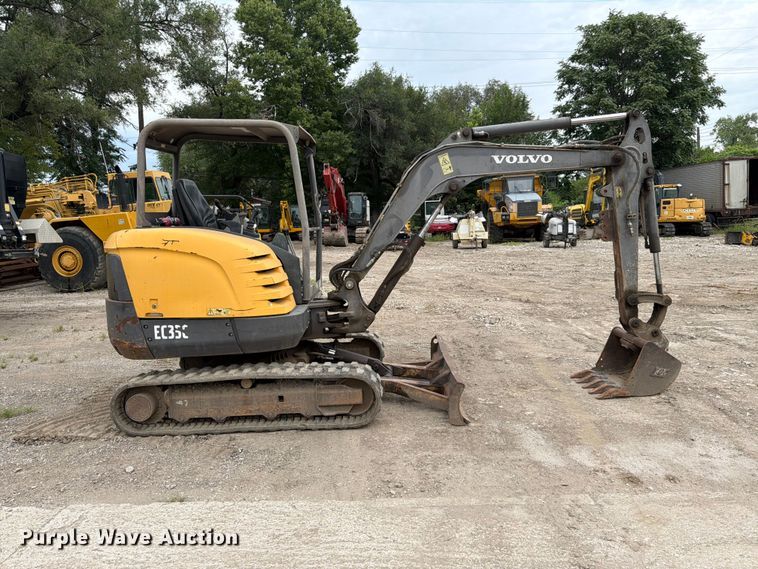 image for item FK3597 2012 Volvo EC35C mini excavator