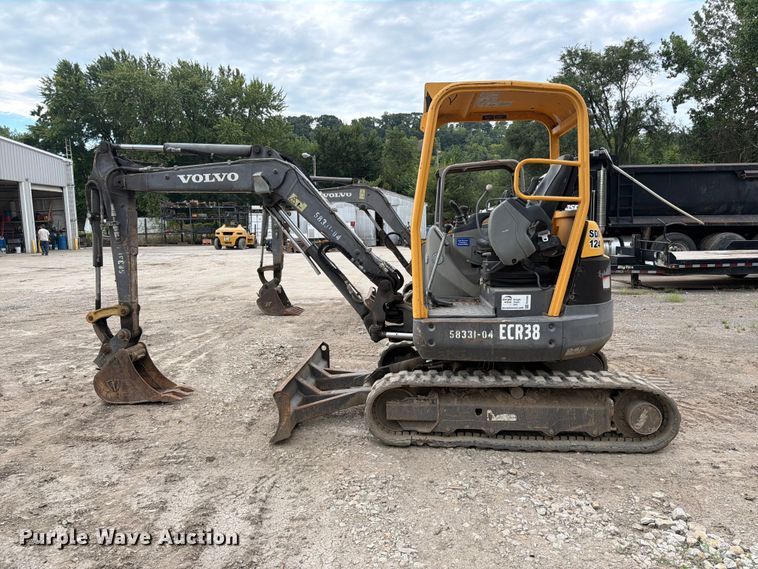 image for item FK3598 2011 Volvo ECR38 mini excavator