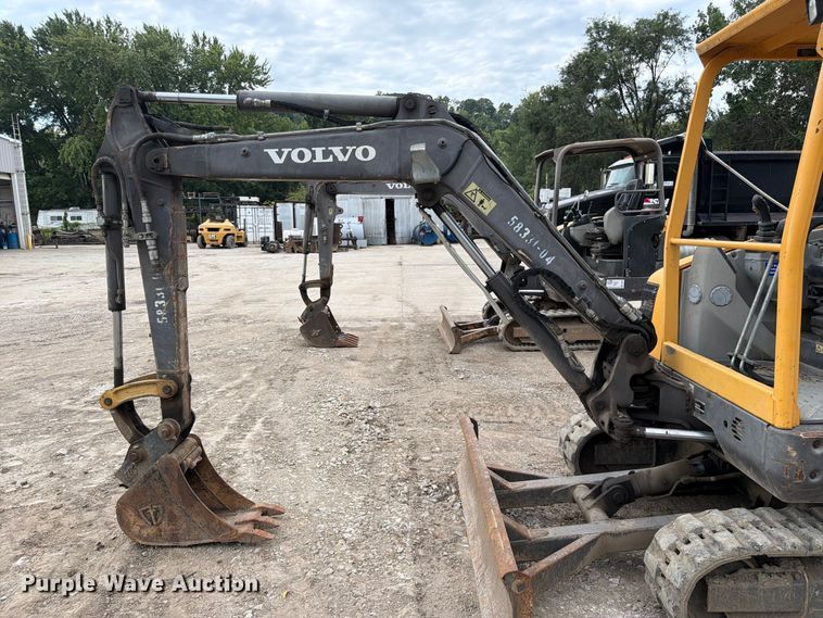 image for item FK3598 2011 Volvo ECR38 mini excavator