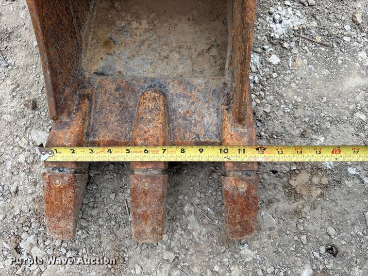 image for item FK3598 2011 Volvo ECR38 mini excavator
