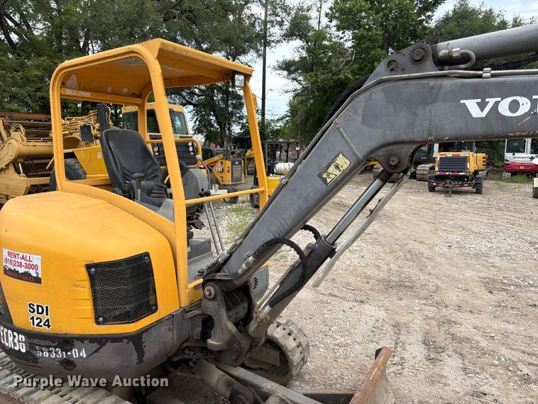 image for item FK3598 2011 Volvo ECR38 mini excavator