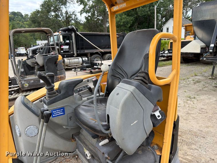 image for item FK3598 2011 Volvo ECR38 mini excavator