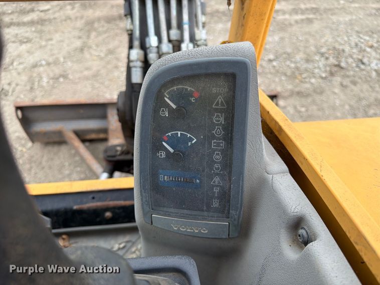 image for item FK3598 2011 Volvo ECR38 mini excavator
