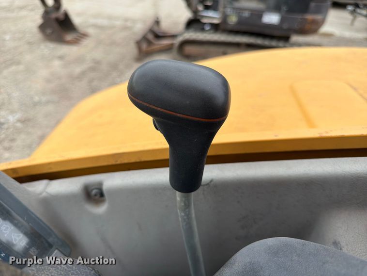 image for item FK3598 2011 Volvo ECR38 mini excavator