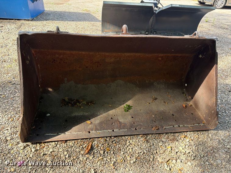 image for item FK3609 Skid loader bucket