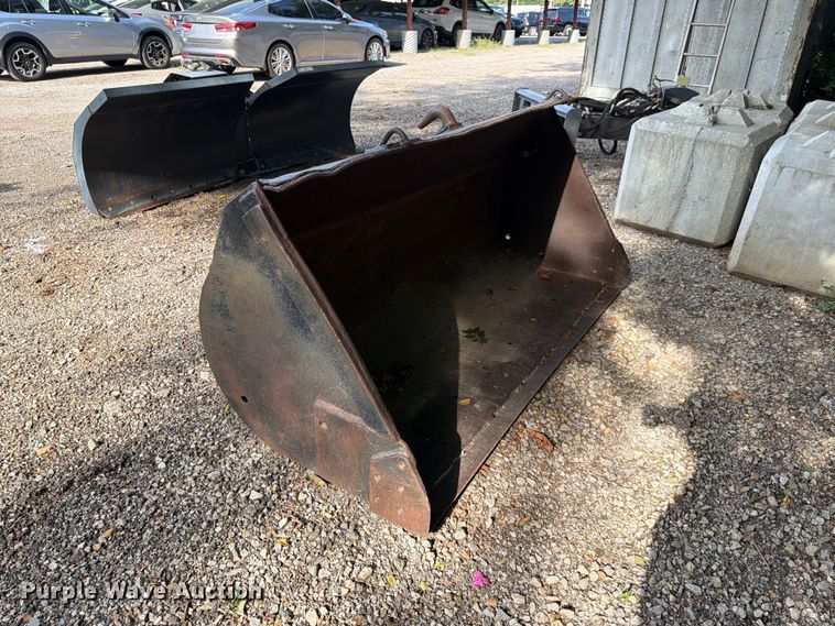 image for item FK3609 Skid loader bucket