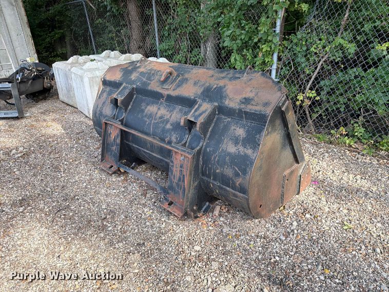 image for item FK3609 Skid loader bucket