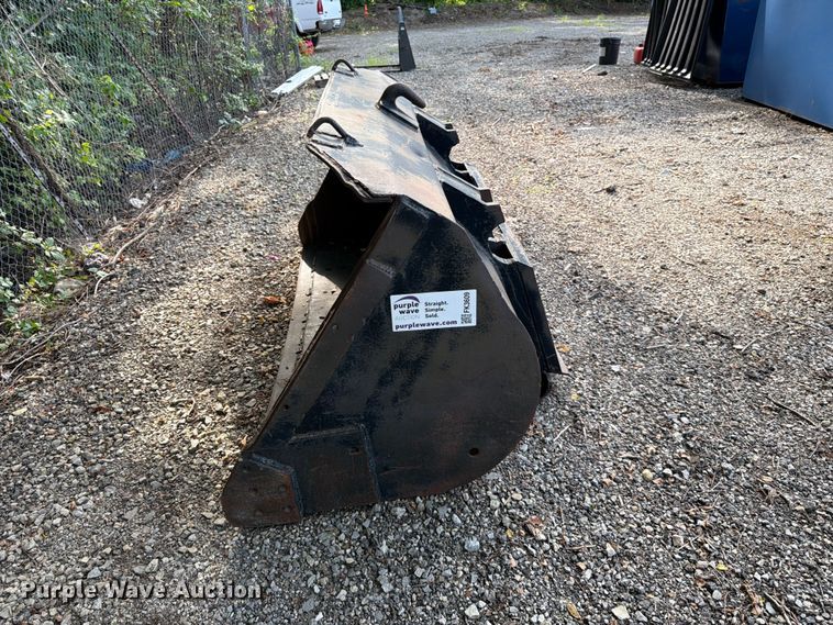 image for item FK3609 Skid loader bucket