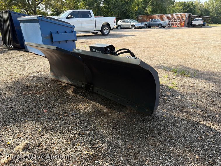 2014 Bobcat V-Blade 96 skid steer snow pusher