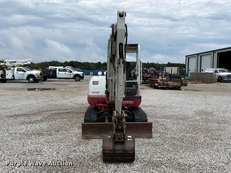 image for item FK4130 2015 Takeuchi TB240 mini excavator