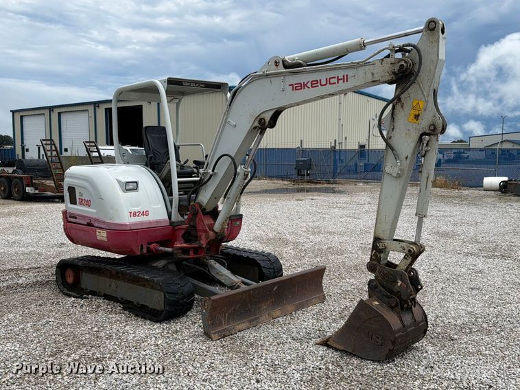 image for item FK4130 2015 Takeuchi TB240 mini excavator