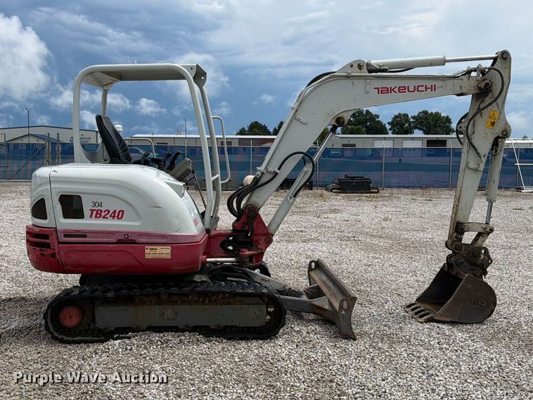 image for item FK4130 2015 Takeuchi TB240 mini excavator