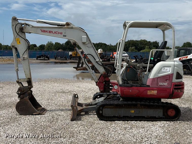 image for item FK4130 2015 Takeuchi TB240 mini excavator