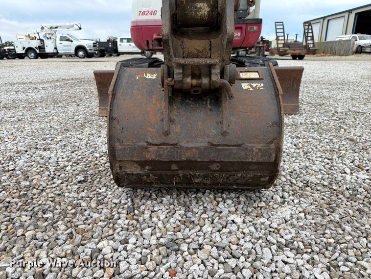 image for item FK4130 2015 Takeuchi TB240 mini excavator