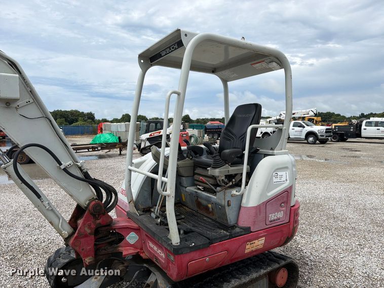 image for item FK4130 2015 Takeuchi TB240 mini excavator
