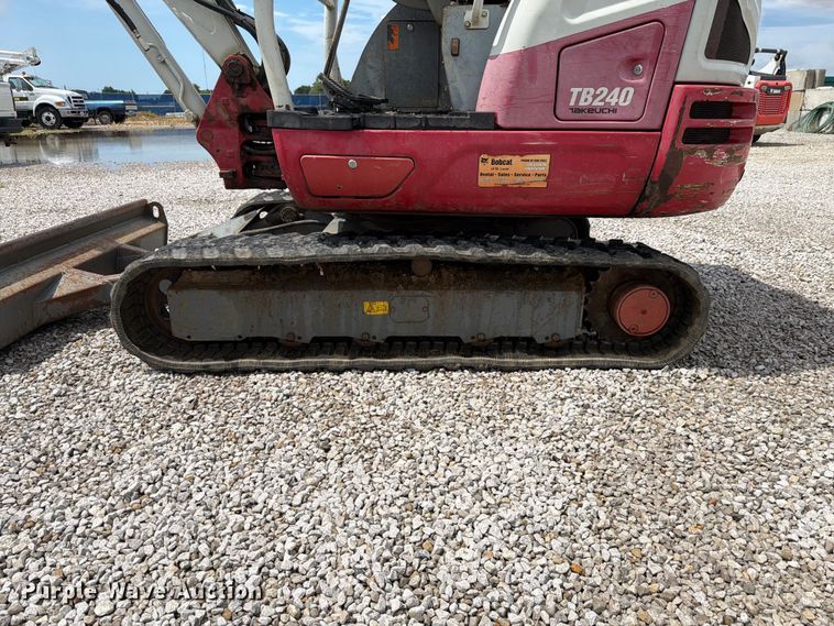 image for item FK4130 2015 Takeuchi TB240 mini excavator