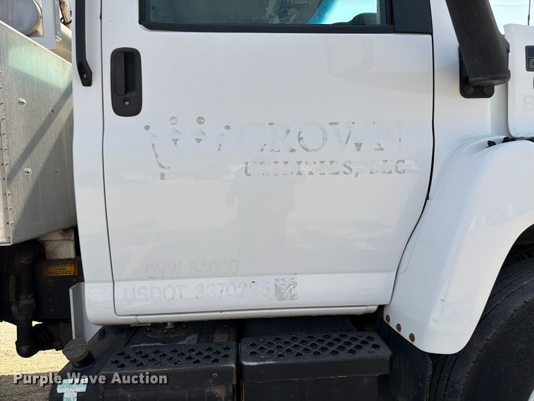 image for item FK4562 2009 GMC C8500 bucket truck