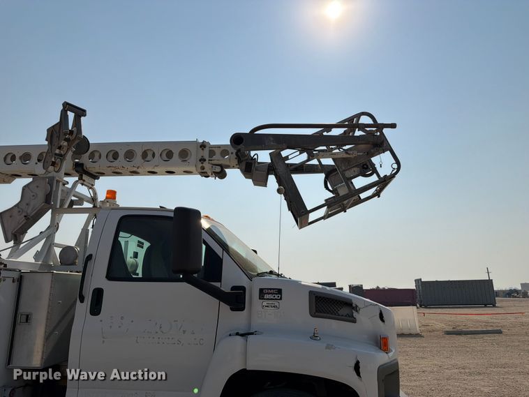 image for item FK4562 2009 GMC C8500 bucket truck