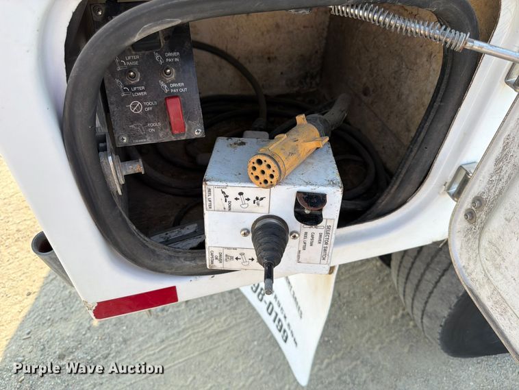 image for item FK4562 2009 GMC C8500 bucket truck