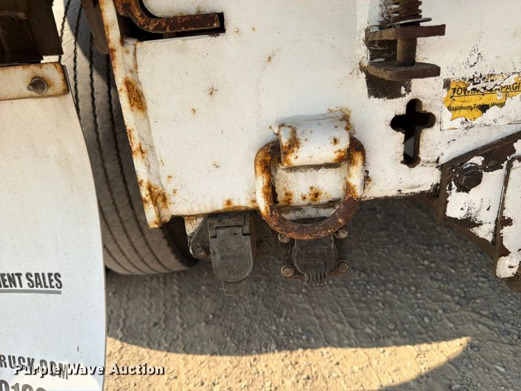 image for item FK4562 2009 GMC C8500 bucket truck