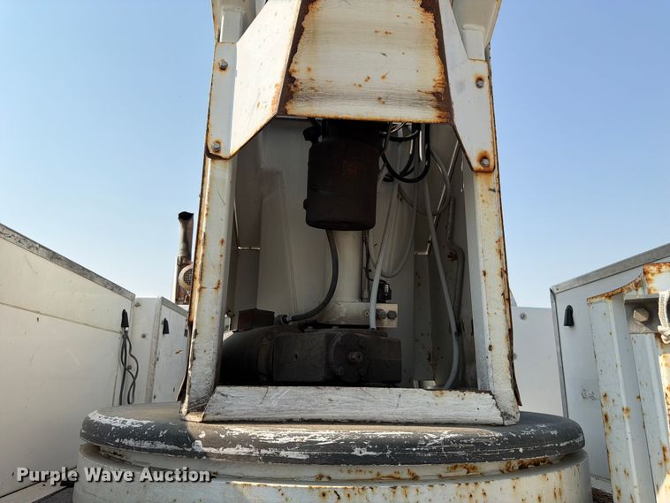image for item FK4562 2009 GMC C8500 bucket truck