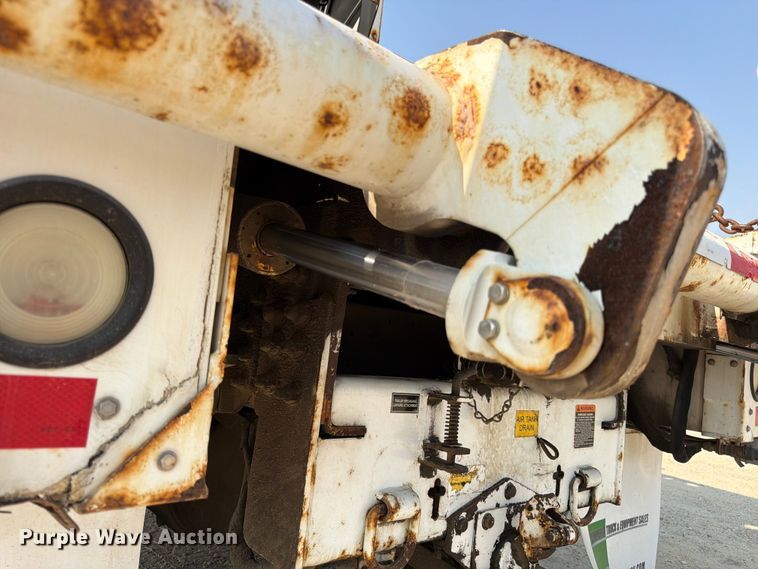 image for item FK4562 2009 GMC C8500 bucket truck