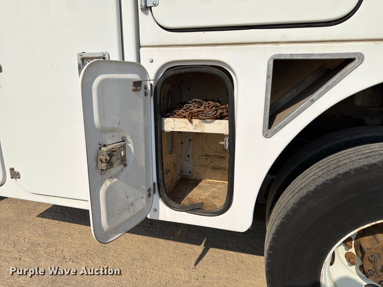 image for item FK4562 2009 GMC C8500 bucket truck
