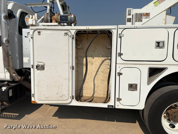 image for item FK4562 2009 GMC C8500 bucket truck