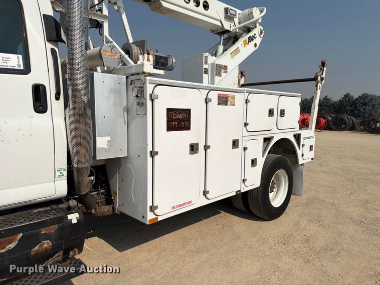 image for item FK4562 2009 GMC C8500 bucket truck
