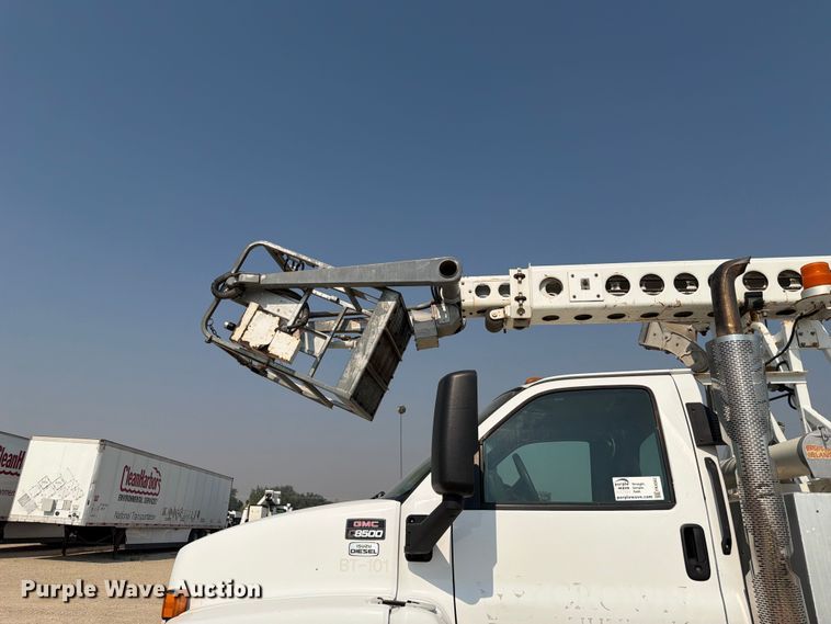 image for item FK4562 2009 GMC C8500 bucket truck