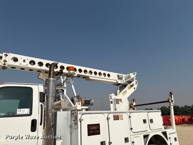 image for item FK4562 2009 GMC C8500 bucket truck