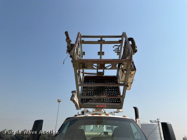 image for item FK4562 2009 GMC C8500 bucket truck