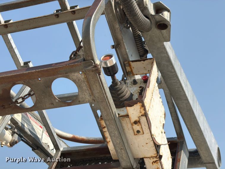 image for item FK4562 2009 GMC C8500 bucket truck