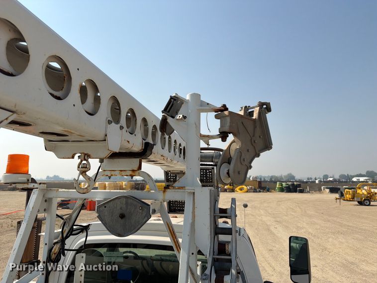 image for item FK4562 2009 GMC C8500 bucket truck