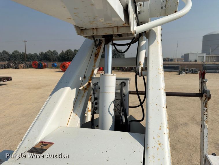 image for item FK4562 2009 GMC C8500 bucket truck