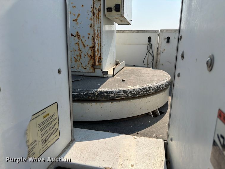 image for item FK4562 2009 GMC C8500 bucket truck