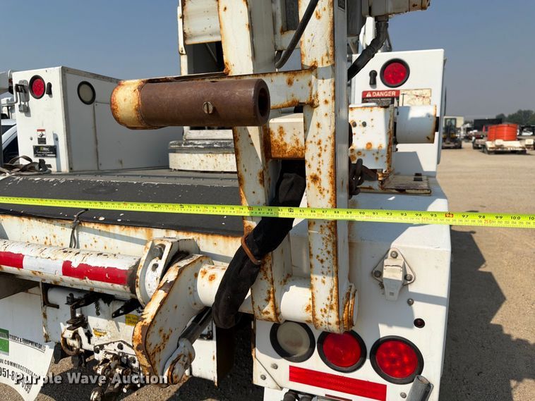 image for item FK4562 2009 GMC C8500 bucket truck