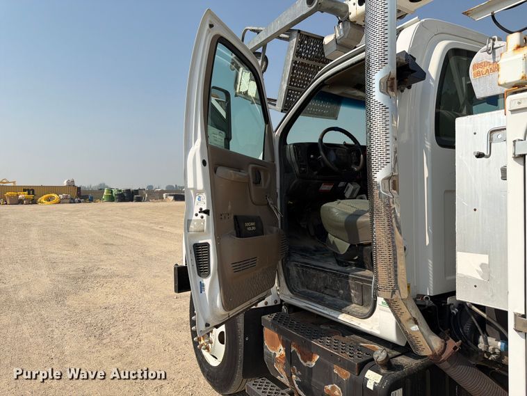image for item FK4562 2009 GMC C8500 bucket truck