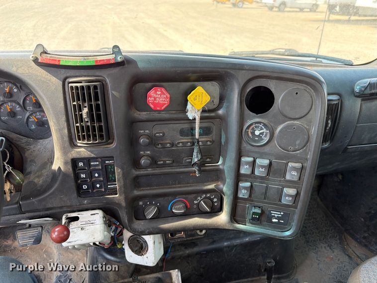 image for item FK4562 2009 GMC C8500 bucket truck