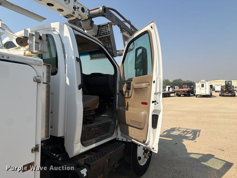 image for item FK4562 2009 GMC C8500 bucket truck