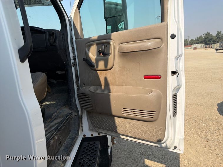 image for item FK4562 2009 GMC C8500 bucket truck